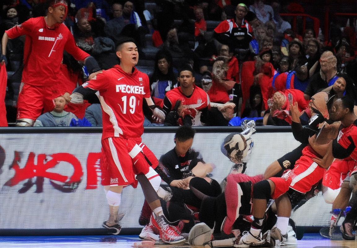 火箭队内线优势与外线投射全面失灵，临场调整迟缓暴露体系应变能力不足